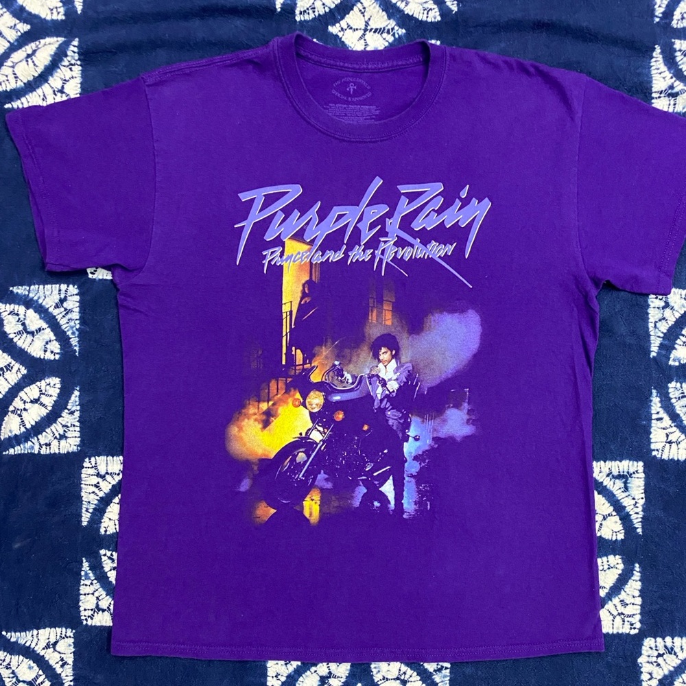 Prince “Purple Rain” t-shirt - sz Large (EUC)